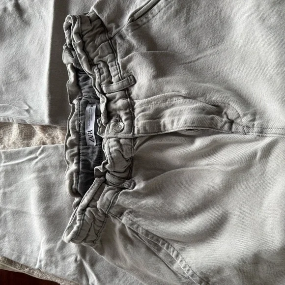 Zara Light Gray Denim Jeans - Picture 2 of 3